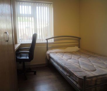 8 bedroom terraced house to rent - Photo 2