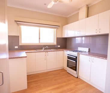 Low Maintenance 3x1 - Photo 6