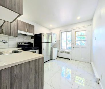 **Because You Deserve Renovated 4 1/2 TOP FLOOR, Ville Emard, Monk ** - Photo 2
