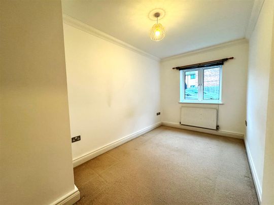 Southend Road, Hockley - Photo 1