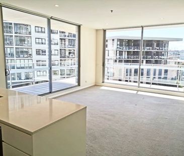 Modern 2 Bedrooms High Level Waterview Apartment In Prime Location ... - Photo 6