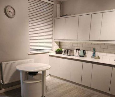 Victoria Road Room 5 - Photo 1