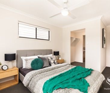 FOUR BEDROOM 2 BATHROOM TOWNHOUSE WITH SINGLE LOCK UP GARAGE & COVE... - Photo 3