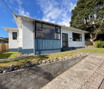 ELEVATED THREE BEDROOMS IN A PRIME LOCATION - Photo 1