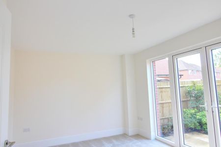 4 bedroom detached house to rent - Photo 2