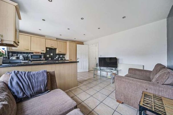 Bluebell Way, Carterton, OX18 - Photo 1