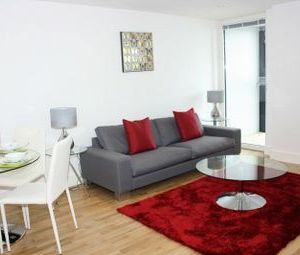 3 Bedrooms Flat to rent in SE8, London, | £ 525 - Photo 1