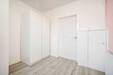 3 bedroom apartment to rent - Photo 5