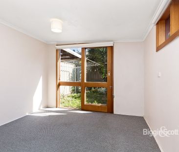 SPACIOUS 2 BEDROOMS + STUDIO - CITY LIVING IN THE HEART OF RICHMOND - Photo 1