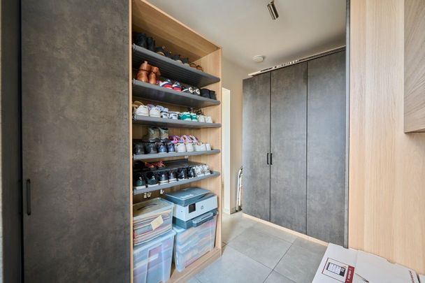 Uitstekend gelegen bijzonder fraai afgewerkt nieuwbouwappartement voorzien van alle comfort - Photo 1