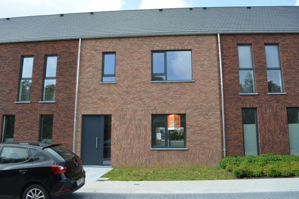 Prachtige woning met 3 slaapkamers en vlotte bereikbaarheid - Photo 1