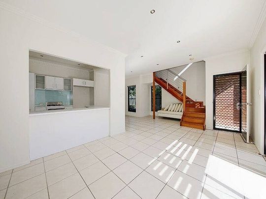 Greenslopes - Photo 1