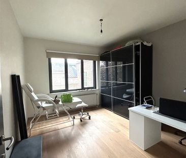 Mooi appartement met 2 slaapkamers, ruime woonkamer gelegen vlakbij... - Photo 4