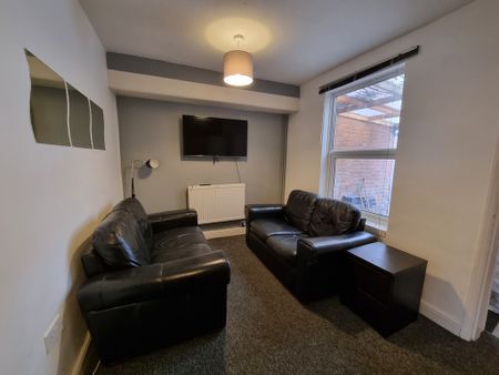 5 Bed Student Accommodation - Photo 2