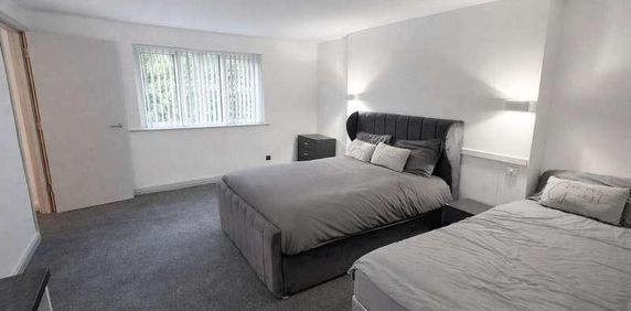 W Apart Hotel, Rochdale Road, Oldham, OL3 - Photo 2