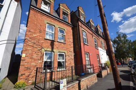 Heath Road, Twickenham - 1 bedroomProperty for lettings - Chasebuchanan - Photo 3