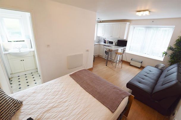 Studio to rent - Photo 1