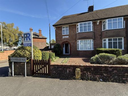 3 bedroom semi-detached house to rent - Photo 2