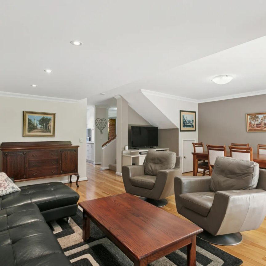 Modern Townhouse in Prime Mount Claremont Location - Photo 1