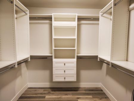 Bright, Open Concept Upper! - Photo 4