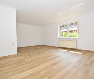 Doppelhaushälfte mit Garage und Gartenhaus in ruhiger Lage in der S... - Foto 1