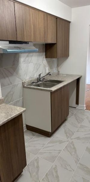 Boucherville grand 5 1\2 libre immédiatement, $1680\mois tout rénové - Photo 1