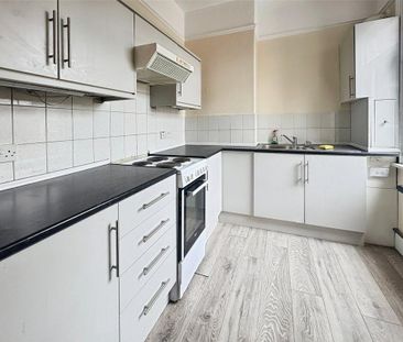 3 bedroom flat to rent - Photo 5