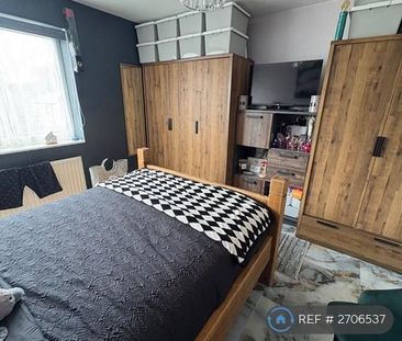 4 bedroom terraced house to rent - Photo 3