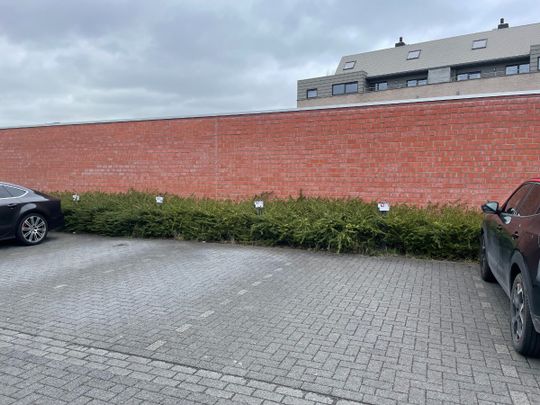 Rustig gelegen twee-slaapkamer appartement + autostandplaats - Photo 1