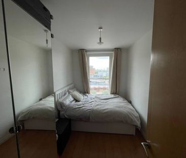 Room in a Shared Flat, Battersea Park Road, SW8 - Photo 3