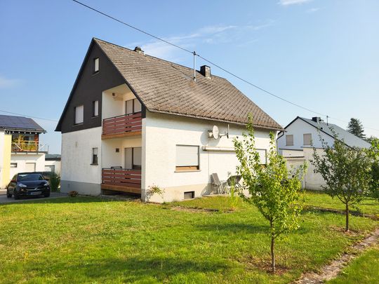 Neuwertige teilmöblierte Dachgeschosswohnung in Nentershausen mit Balkon! - Foto 1