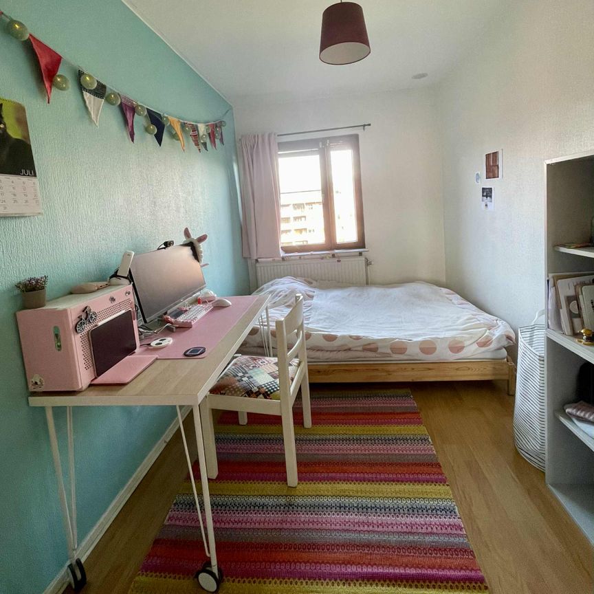 Hyr ut 2 rum i en stor lägenhet - Photo 1