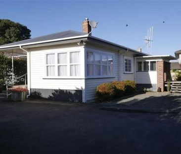 Spacious living near the CBD - Photo 2