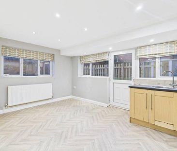 3 bedroom semi-detached house to rent - Photo 3