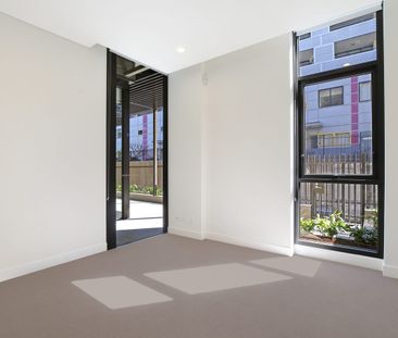 Spacious apartment with private courtyard in The Finery - Photo 2