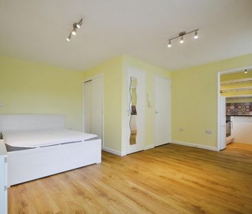 1 bedroom Flat To Let - Photo 2