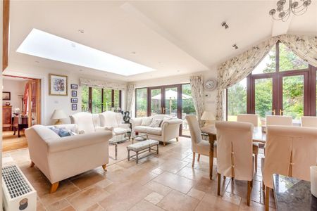 5 bedroom detached house to rent - Photo 2