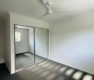 Modern Designed 4-Bedroom Townhouse in Calamvale - Photo 3