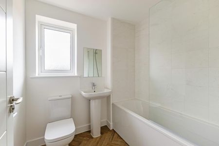 3 bedroom semi-detached house to rent - Photo 4