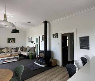 Charming 4 bedroom home with stunning views!!! - Photo 2