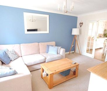 4 bedroom semi-detached house to rent - Photo 3