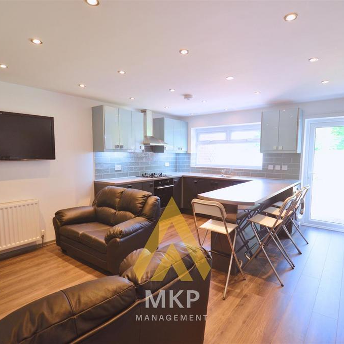 4 bedroom terraced house to rent - Photo 1