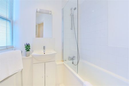 Apartment to Rent: Hill Street, W1 - Photo 3