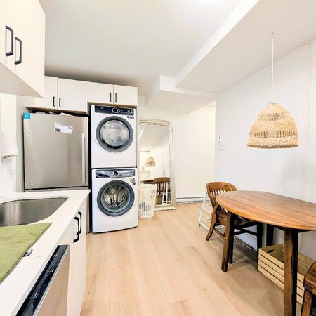 **Because You Deserve Renovated 4 1/2 Parking Included, Metro Lasalle, Verdun** - Photo 3