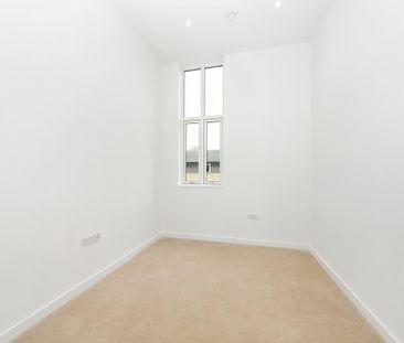 3 bedroom flat to rent - Photo 4