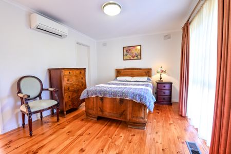 12 Lomond Drive, Glen Waverley - Photo 4