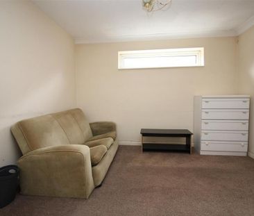 4 bedroom bungalow to rent - Photo 2