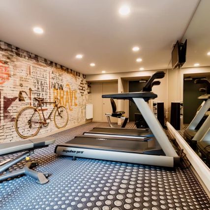 Classic 4 Bed Apartment - Photo 1