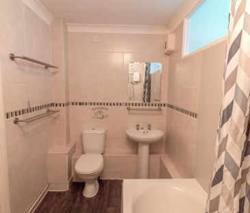 2 bedroom flat to rent - Photo 6