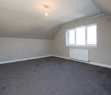 4 bedroom detached house to rent - Photo 2